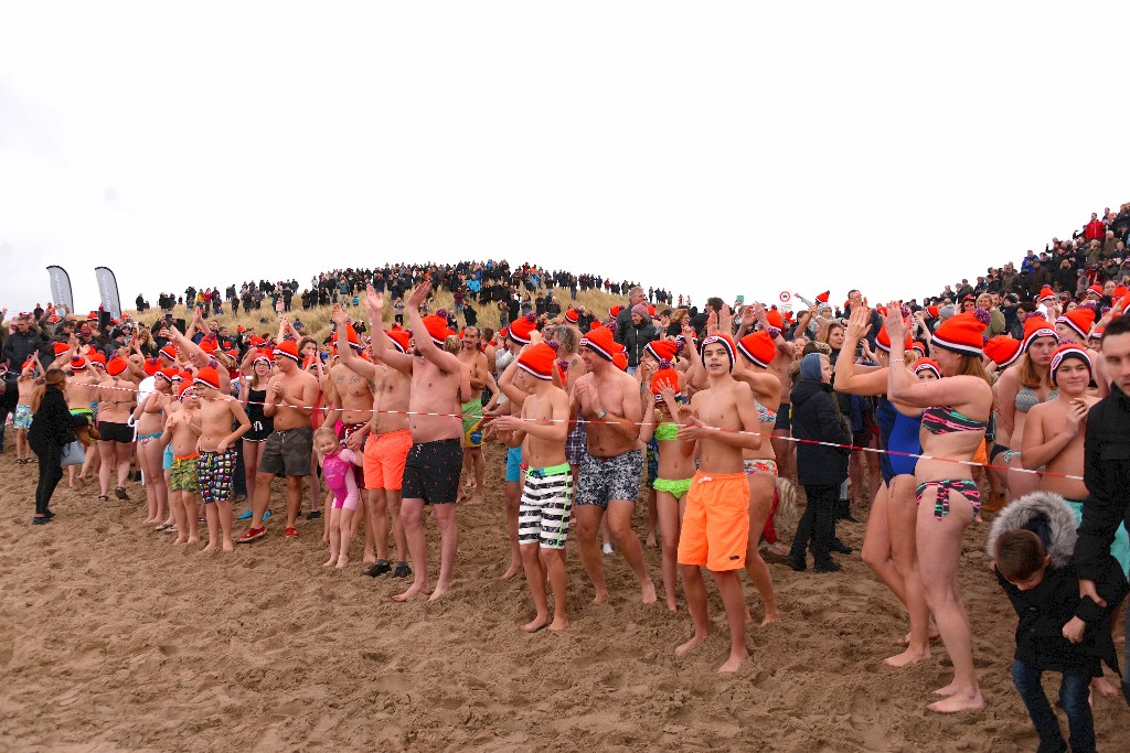 ../Images/Nieuwjaarsduik Nederzandt 2018 030.jpg